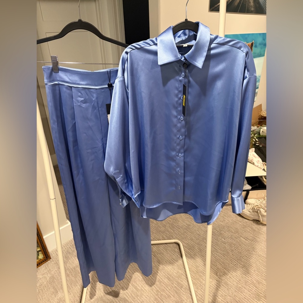 NWT Gianni Bini Blue Satin Ensemble